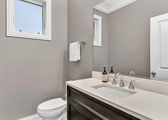 Elegant Condo-steps From Wrigley Field, 32 Nights * Chicago