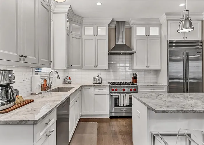 Elegant Condo-steps From Wrigley Field, 32 Nights Apartamento Chicago