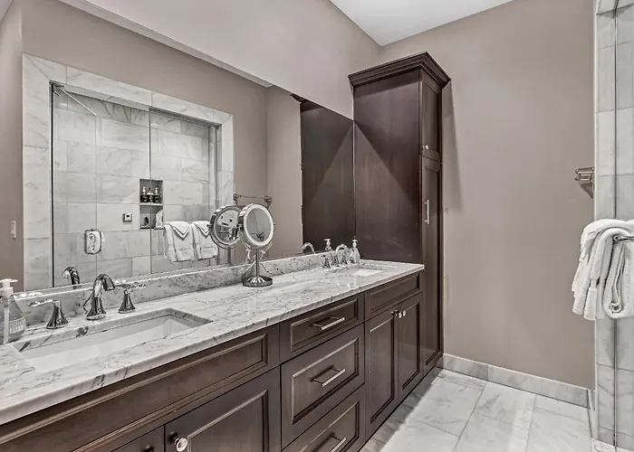 Elegant Condo-steps From Wrigley Field, 32 Nights * Chicago