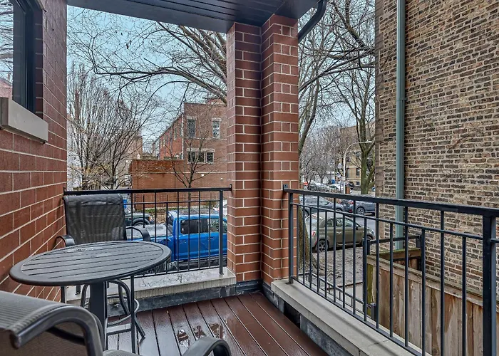 Apartamento Elegant Condo-steps From Wrigley Field, 32 Nights