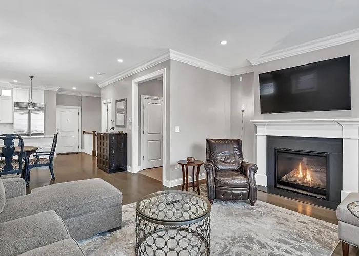 Apartamento Elegant Condo-steps From Wrigley Field, 32 Nights *