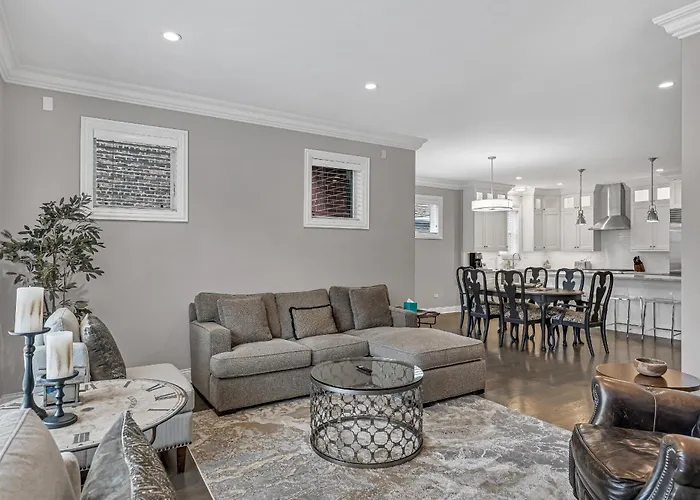 Apartamento Elegant Condo-steps From Wrigley Field, 32 Nights Chicago