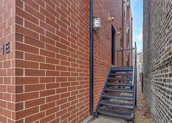 Elegant Condo-steps From Wrigley Field, 32 Nights Apartamento